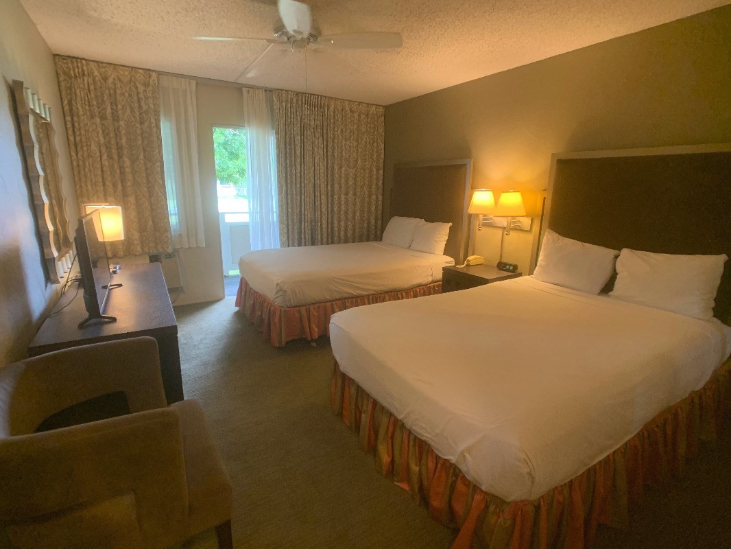 525 Aleka Loop, Unit D5 Kapaa, HI 96746 - Photo 6 of 11 a bedroom with a bed and a lamp