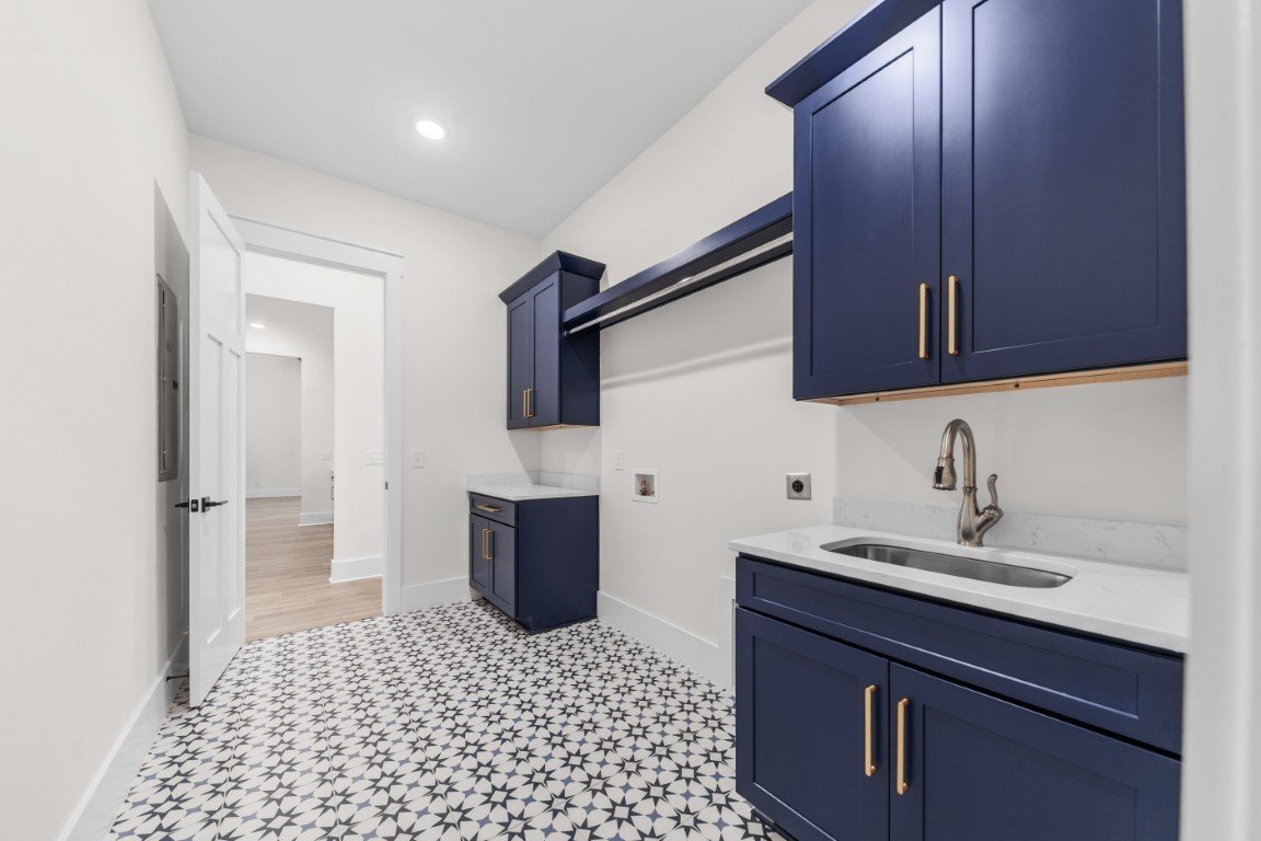 6616 Old Zion Road Columbia, TN 38401 - Photo 13 of 29 a bathroom with a sink and a mirror