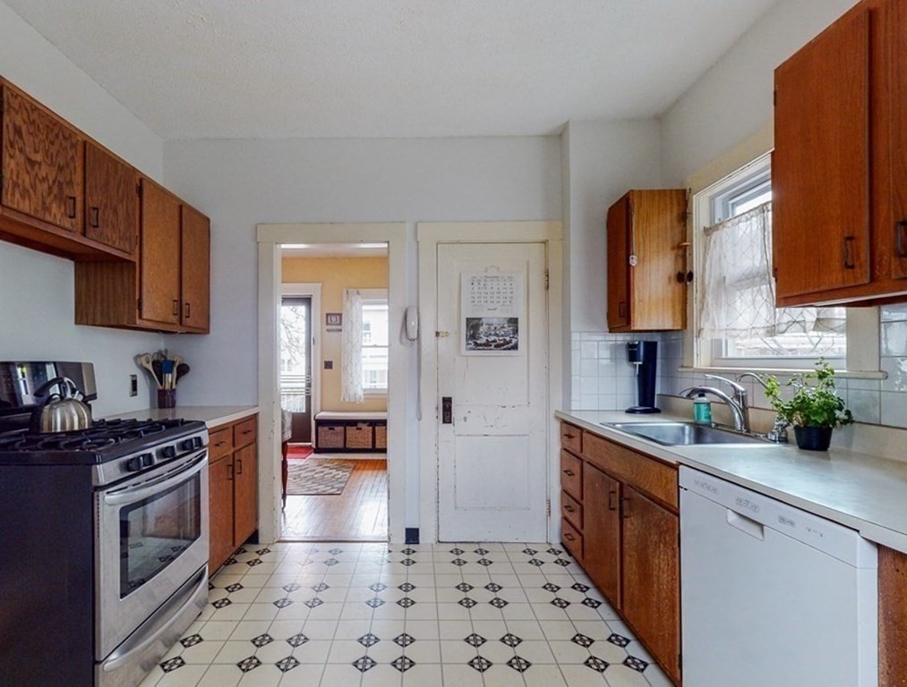 7 College Hill Road Somerville, MA 02144 - Photo 6 of 17