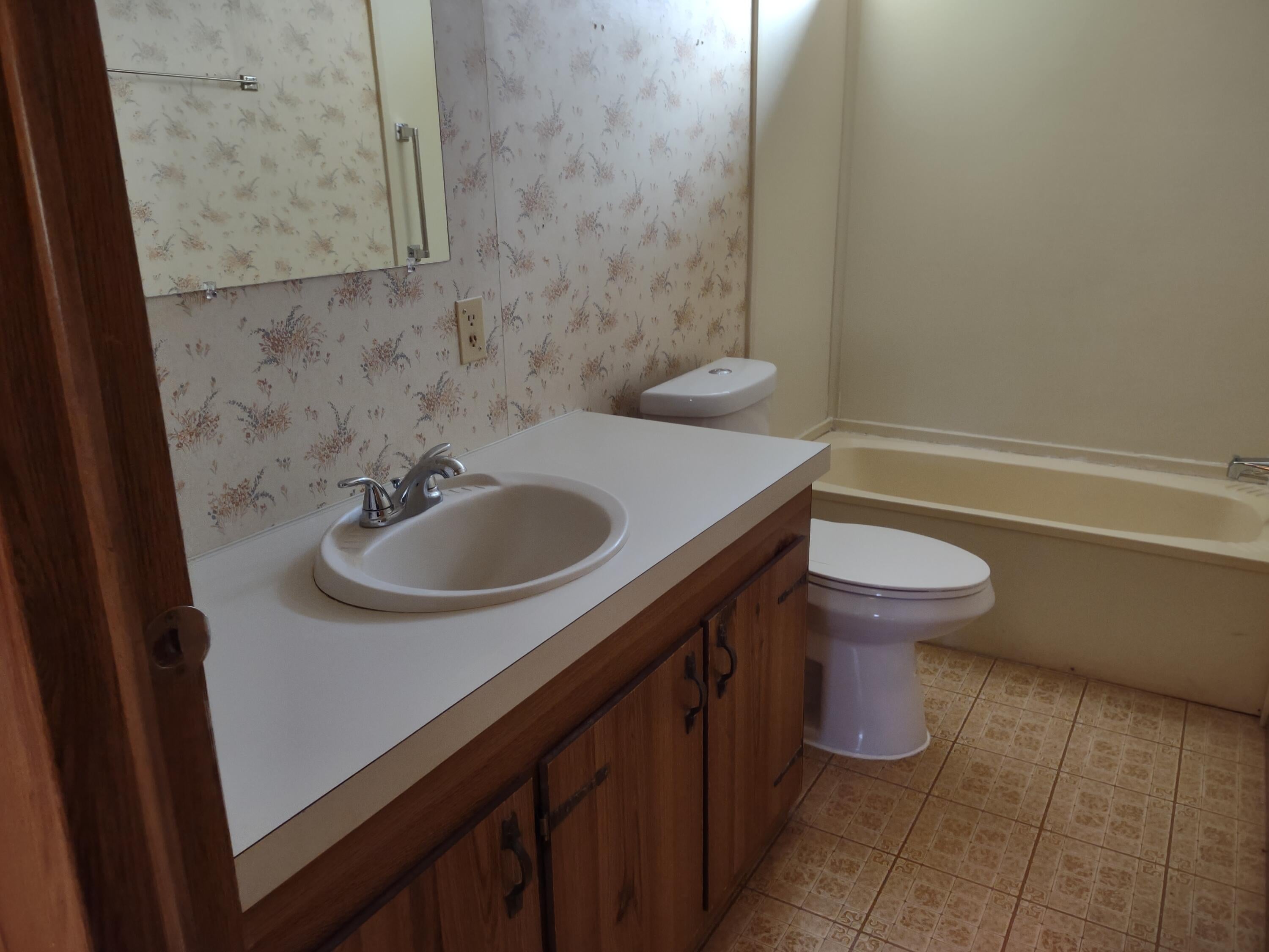 241 Gunnell Road Grants Pass, OR 97526 - Photo 20 of 23 guest bath