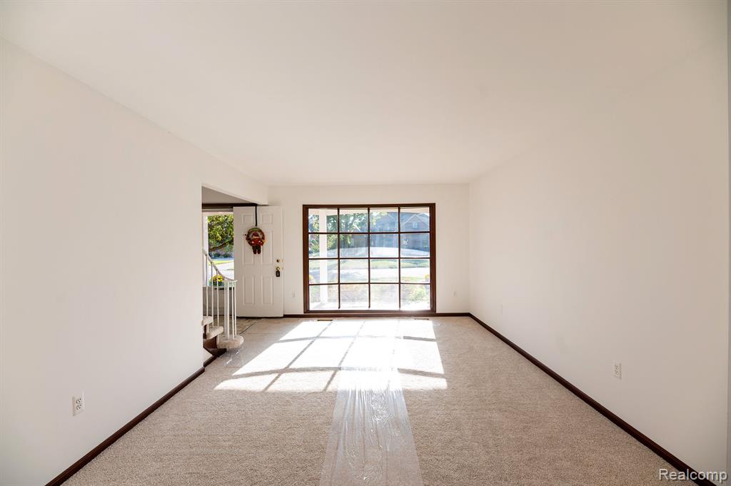 645 Lockmoore Court Rochester Hills, MI 48307 - Photo 8 of 56