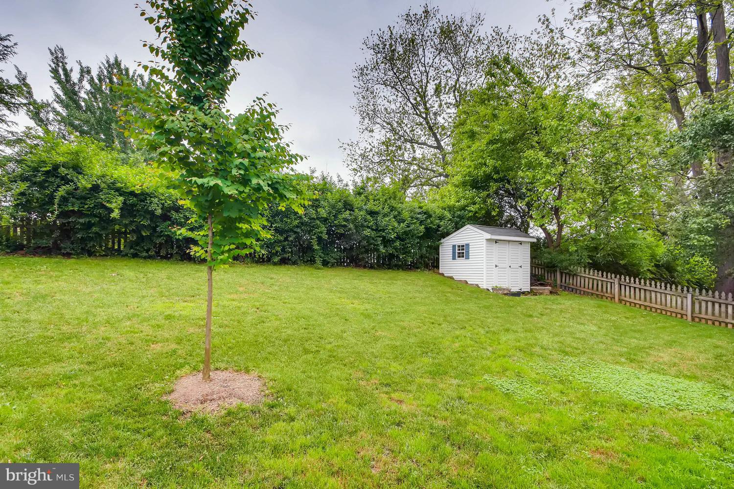 10510 Longbranch Road Cockeysville, MD 21030 - Photo 27 of 28 a backyard of a house with lots of green space