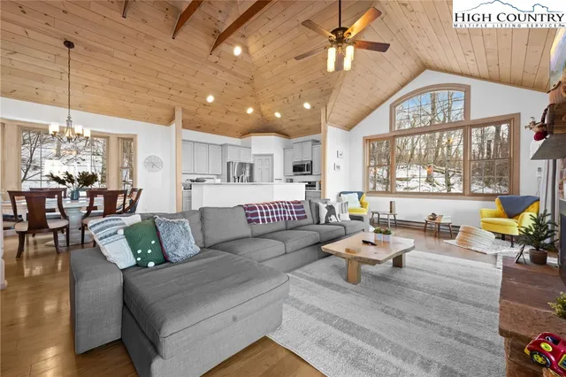 $999,500 | 127 Raven Road, Beech Mountain, NC 28604