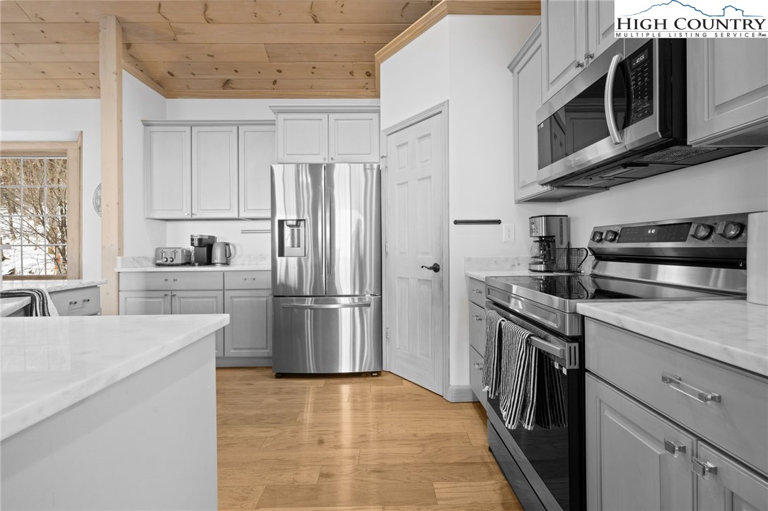 127 Raven Road Beech Mountain, NC 28604 - Photo 13 of 38