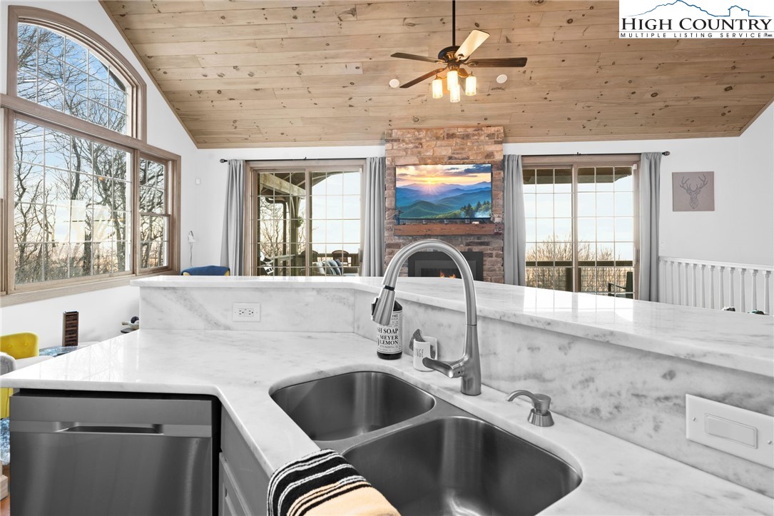 127 Raven Road Beech Mountain, NC 28604 - Photo 14 of 38