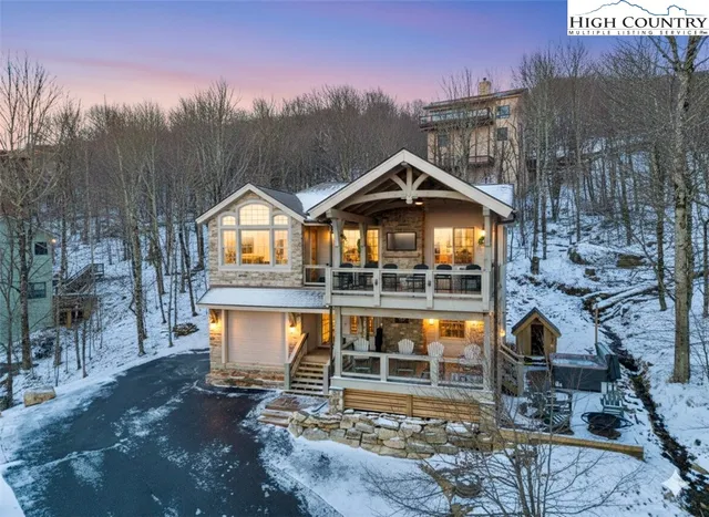$999,500 | 127 Raven Road, Beech Mountain, NC 28604