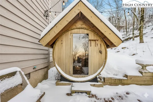 $999,500 | 127 Raven Road, Beech Mountain, NC 28604