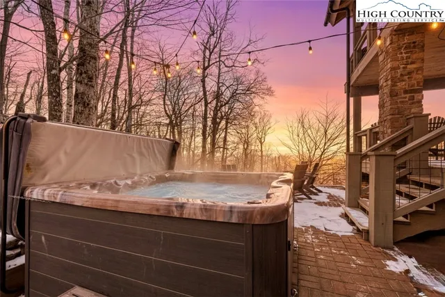 $999,500 | 127 Raven Road, Beech Mountain, NC 28604