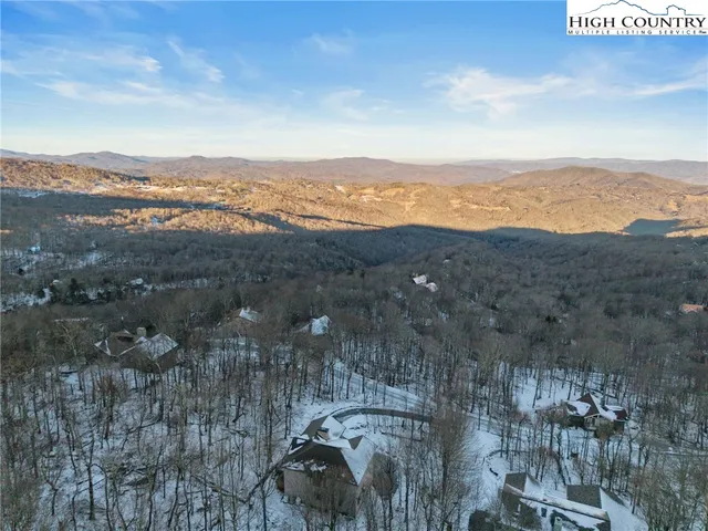 $999,500 | 127 Raven Road, Beech Mountain, NC 28604