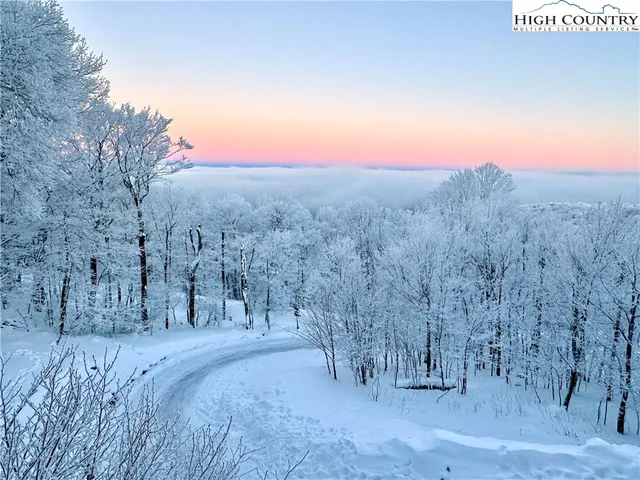 $999,500 | 127 Raven Road, Beech Mountain, NC 28604