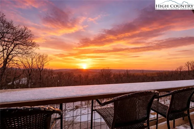 $999,500 | 127 Raven Road, Beech Mountain, NC 28604