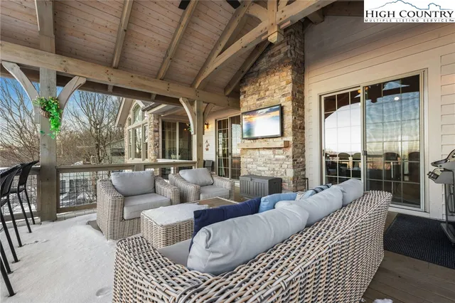 $999,500 | 127 Raven Road, Beech Mountain, NC 28604