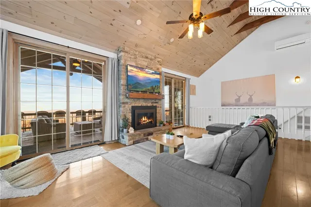 $999,500 | 127 Raven Road, Beech Mountain, NC 28604