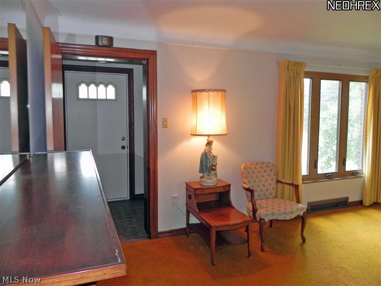 10000 West Pleasant Valley Road Cleveland, OH 44130 - Photo 2 of 22 Welcome. Entry way with coat closet into bright livingroom.