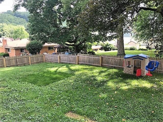 395 Friday Road Pittsburgh, PA 15209 - Photo 22 of 22 Fenced-In Backyard