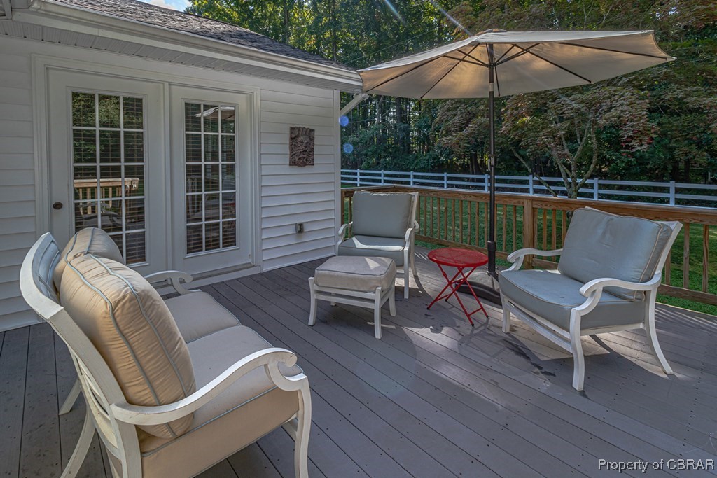 35 Powhatan Road Kilmarnock, VA 22482 - Photo 5 of 42 Deck with fence
