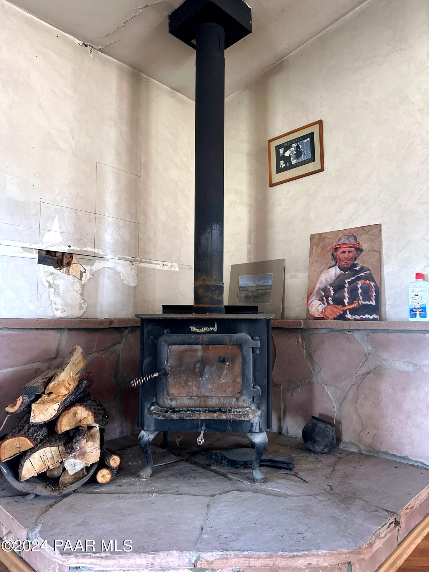 15255 South Middle Ridge Road Kirkland, AZ 86332 - Photo 16 of 63 018_Wood burn Stove