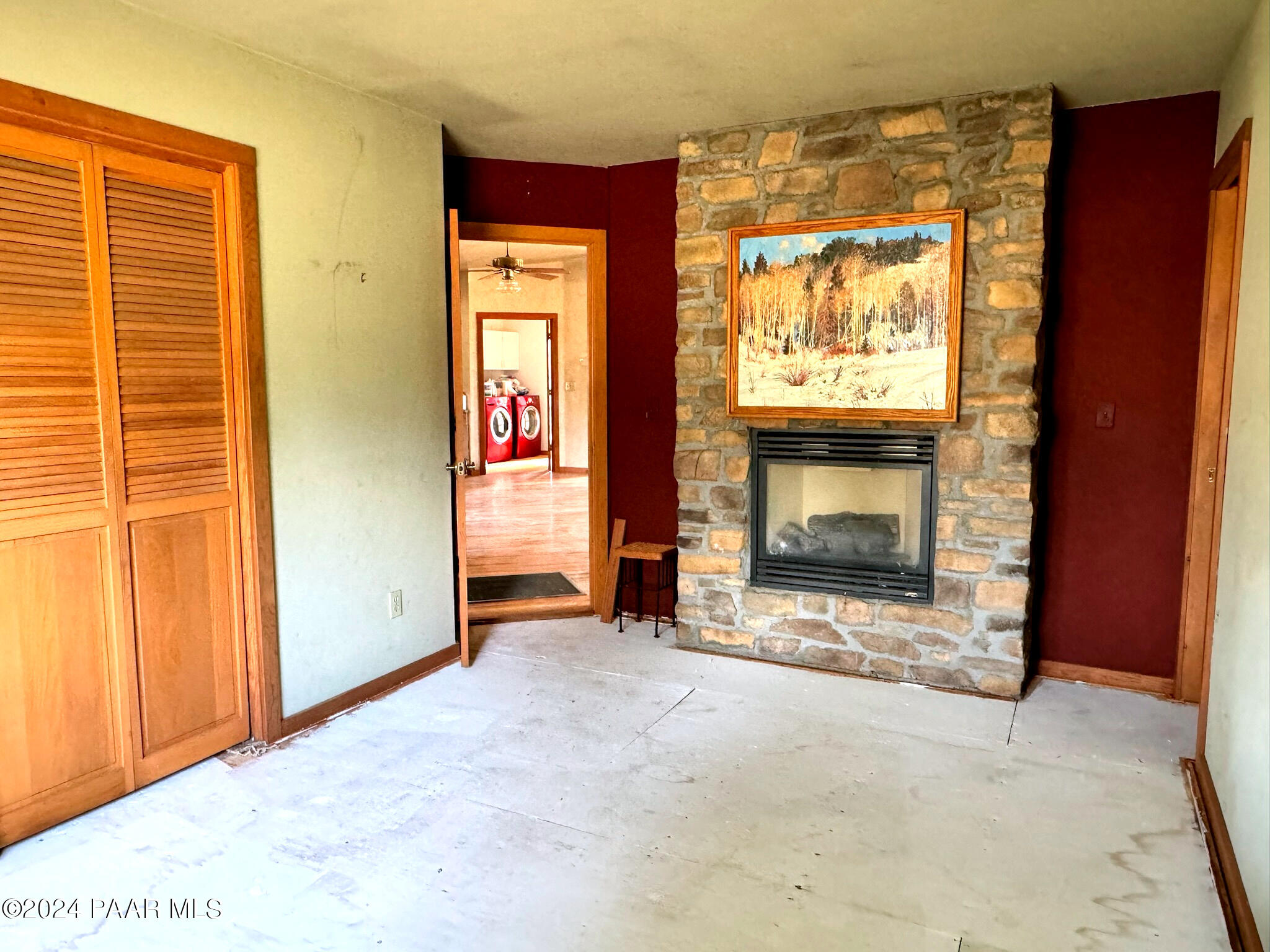15255 South Middle Ridge Road Kirkland, AZ 86332 - Photo 17 of 63 019_Guest Room Fireplace