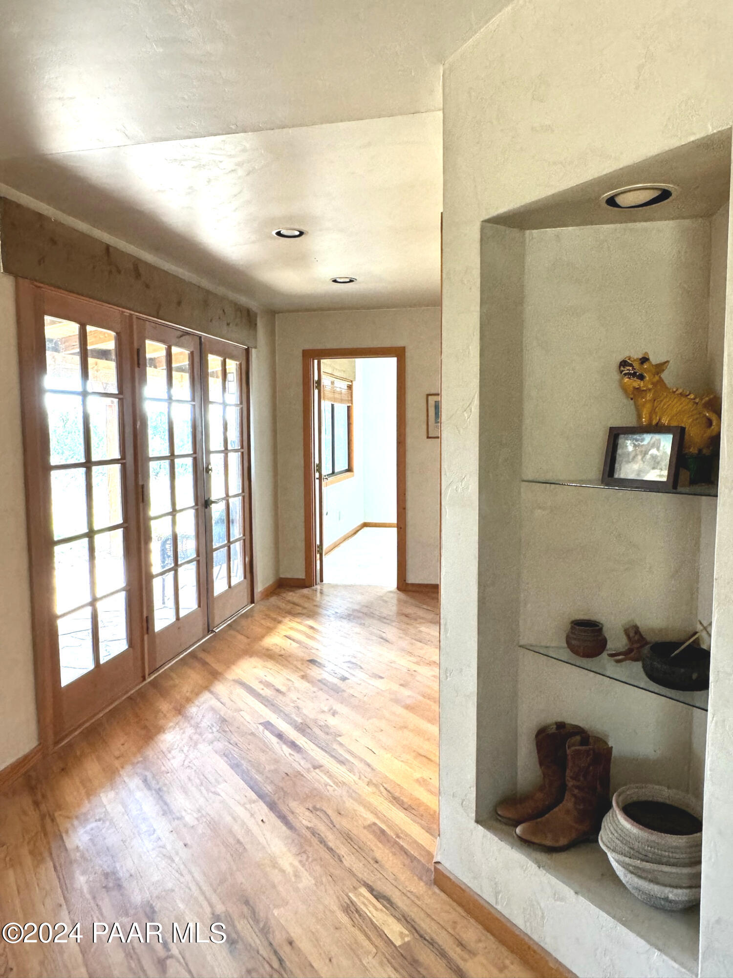 15255 South Middle Ridge Road Kirkland, AZ 86332 - Photo 22 of 63 024_Custom Niches