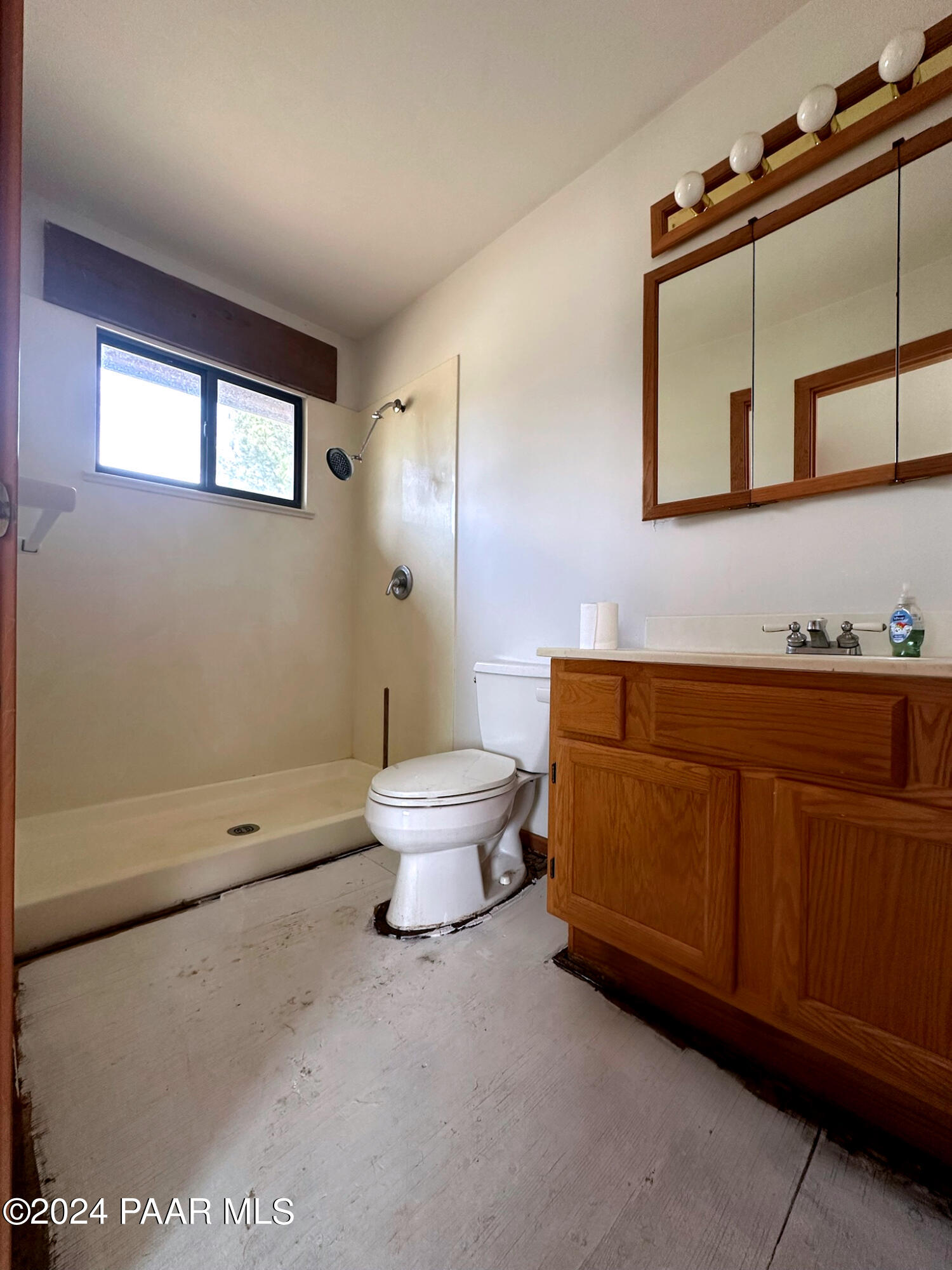 15255 South Middle Ridge Road Kirkland, AZ 86332 - Photo 25 of 63 027_Primary Bathroom