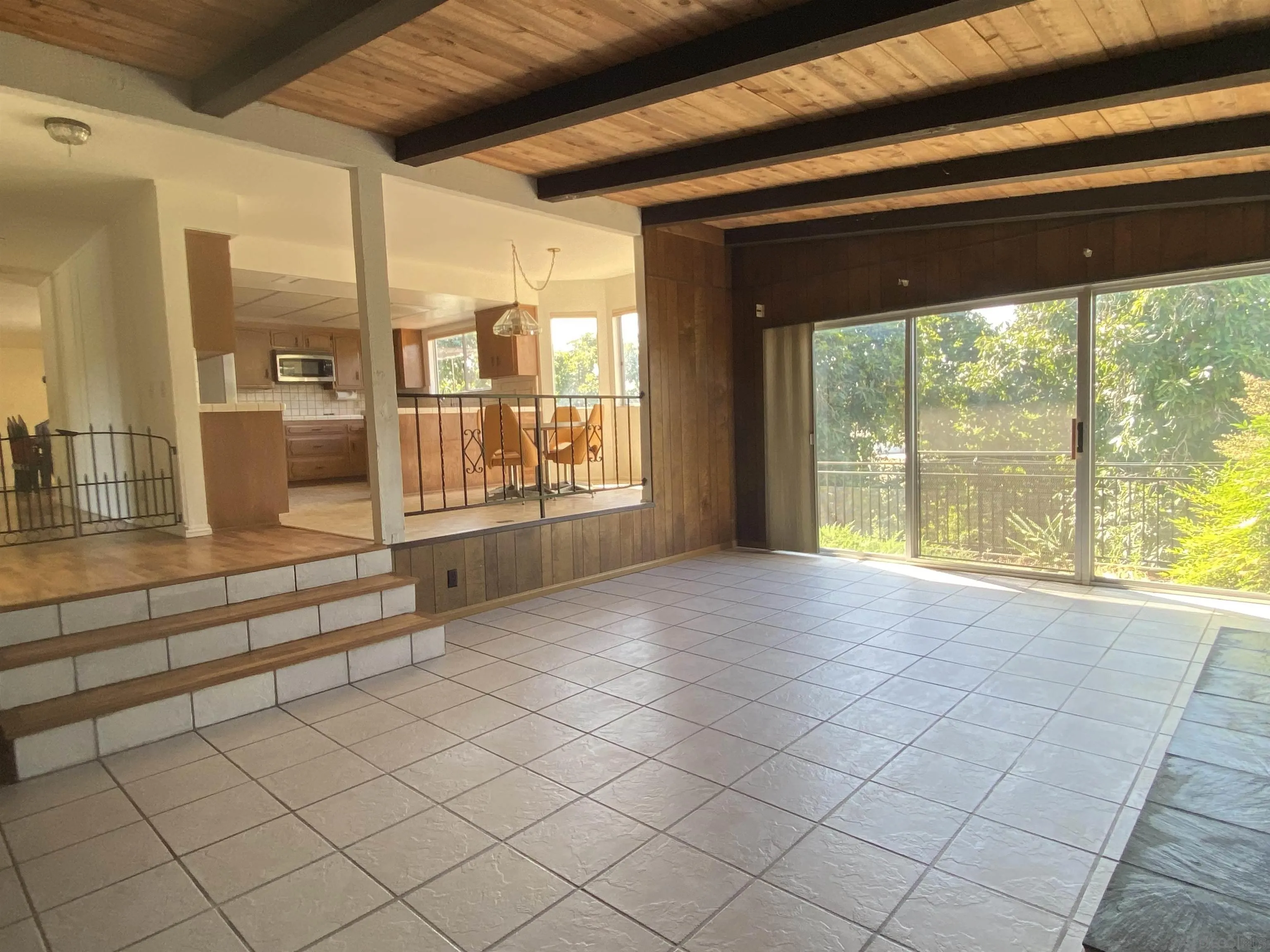 1780 Rabbit Hill Fallbrook, CA 92028 - Photo 29 of 60 a view of an empty room and window