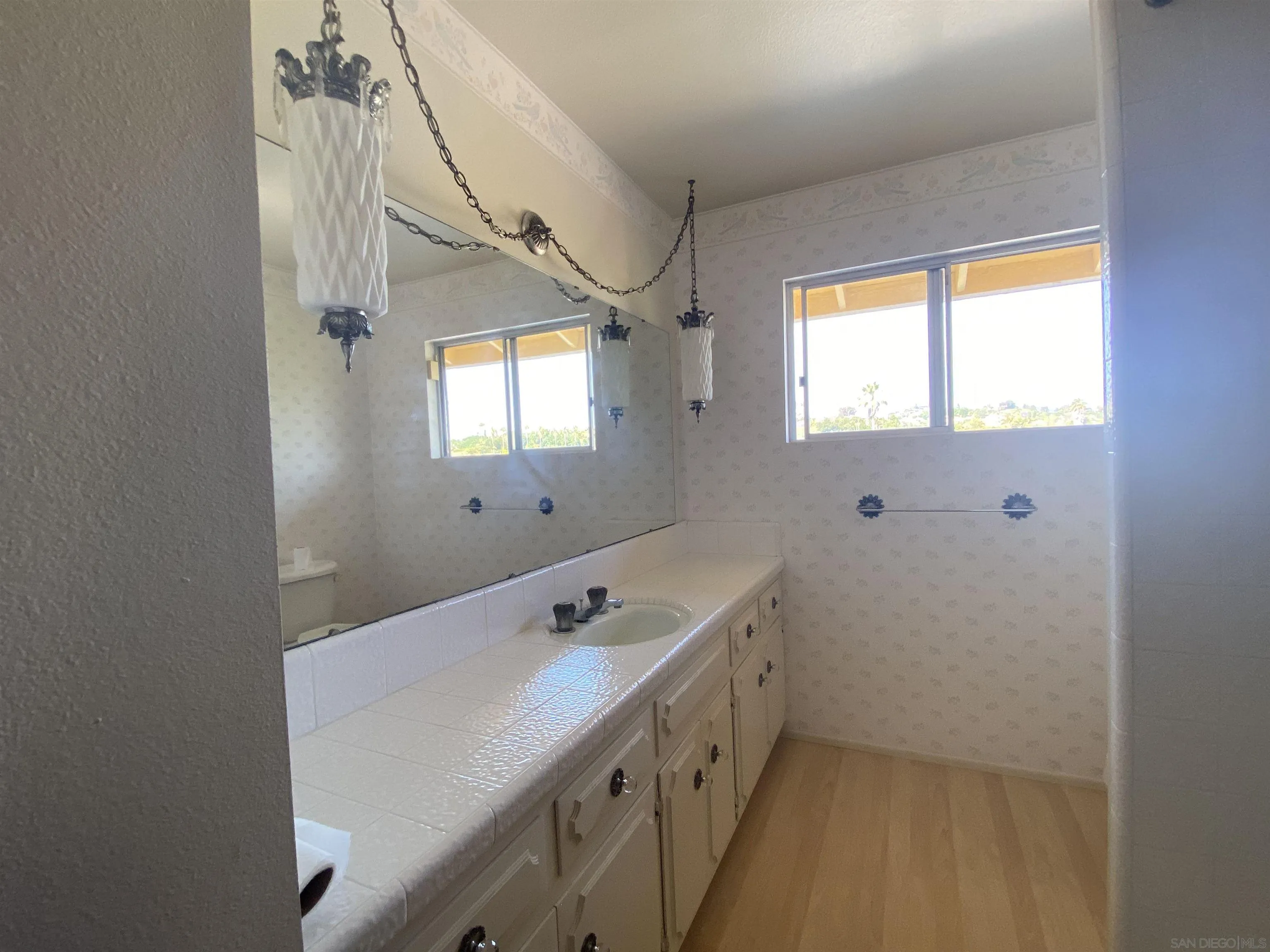 1780 Rabbit Hill Fallbrook, CA 92028 - Photo 44 of 60 a bathroom with a tub sink and mirror