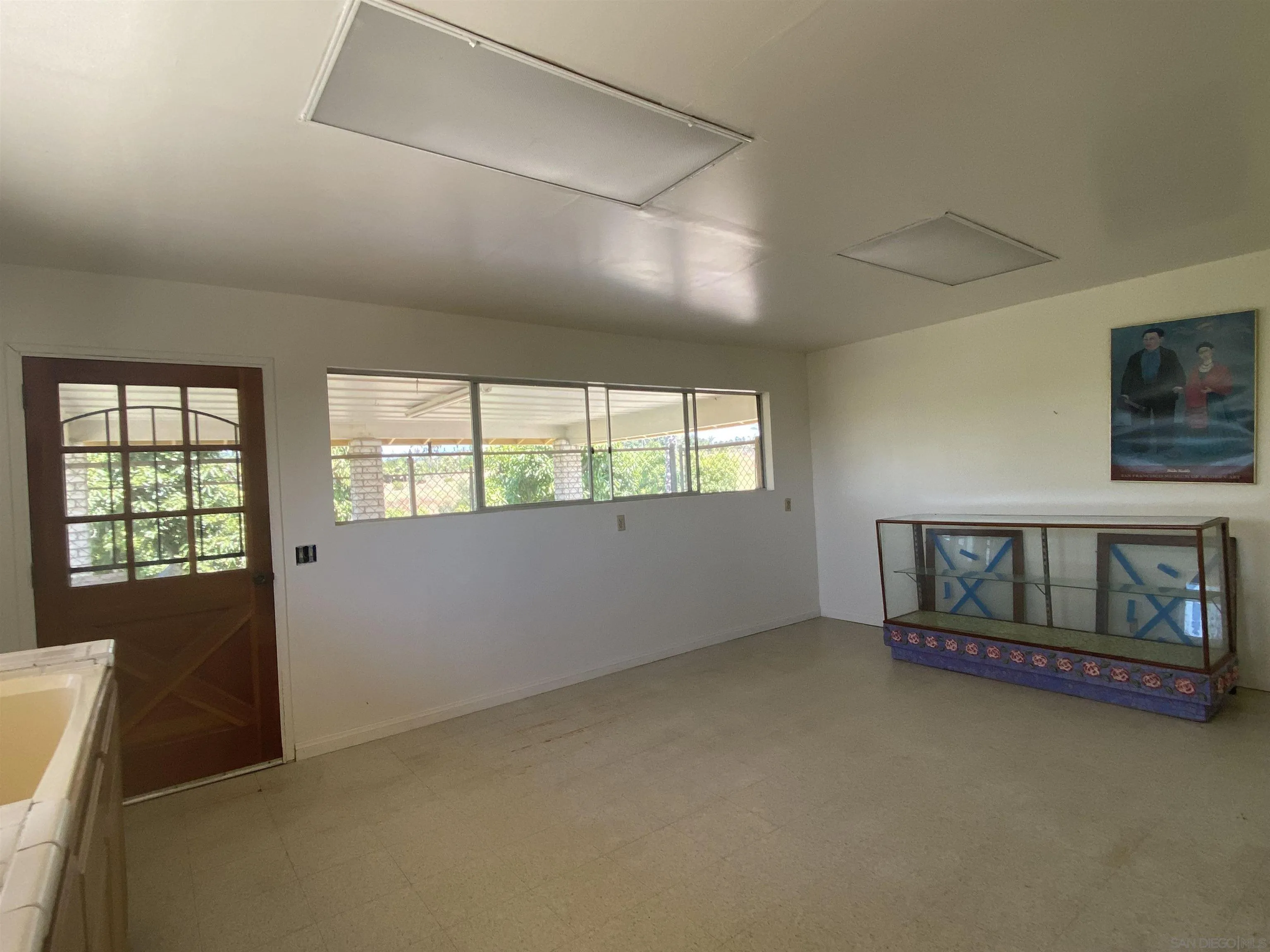 1780 Rabbit Hill Fallbrook, CA 92028 - Photo 48 of 60 an empty room with windows
