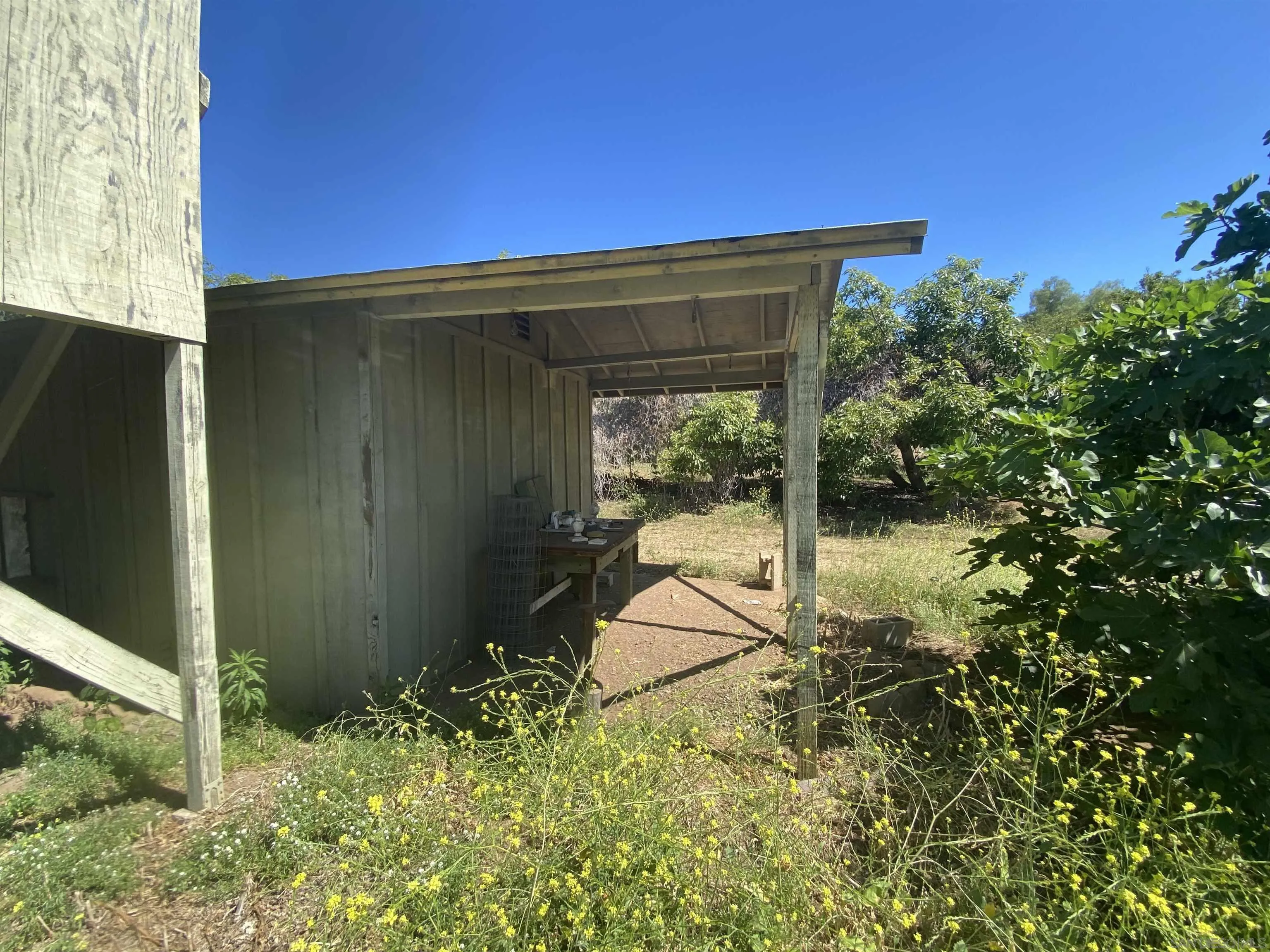 1780 Rabbit Hill Fallbrook, CA 92028 - Photo 54 of 60 a backyard of a house with table and chairs