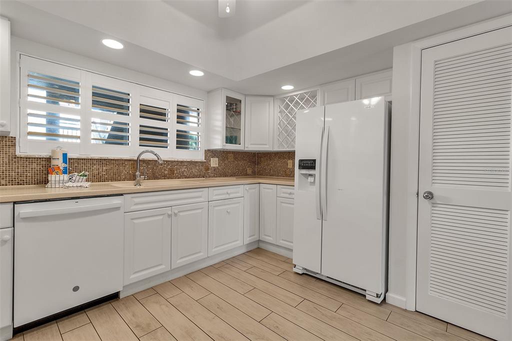 6342 Midnight Pass Road, Unit 423 Sarasota, FL 34242 - Photo 9 of 46 Gallery Image 9