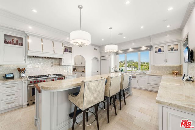 $6,470,000 | 1380 Summitridge Place, Beverly Hills, CA 90210