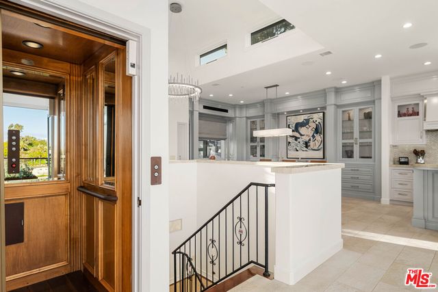 $6,470,000 | 1380 Summitridge Place, Beverly Hills, CA 90210