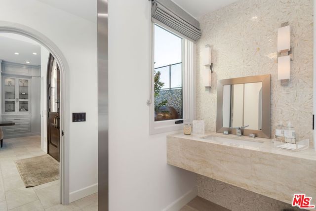 $6,470,000 | 1380 Summitridge Place, Beverly Hills, CA 90210