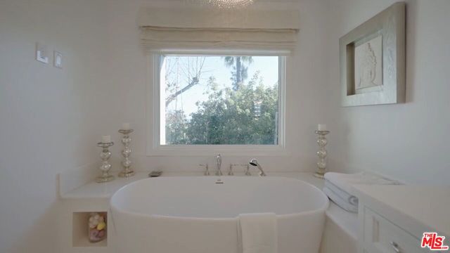 $6,470,000 | 1380 Summitridge Place, Beverly Hills, CA 90210