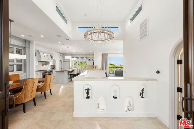 $6,470,000 | 1380 Summitridge Place, Beverly Hills, CA 90210