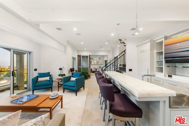 $6,470,000 | 1380 Summitridge Place, Beverly Hills, CA 90210