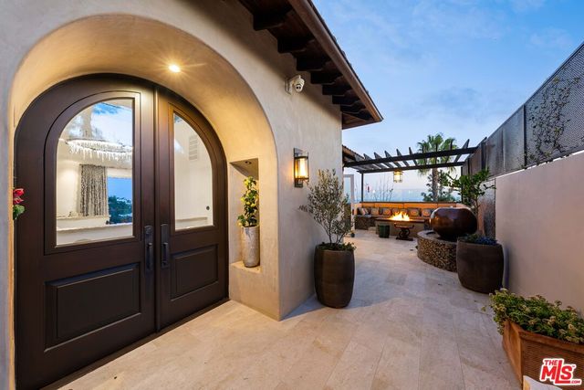 $6,470,000 | 1380 Summitridge Place, Beverly Hills, CA 90210