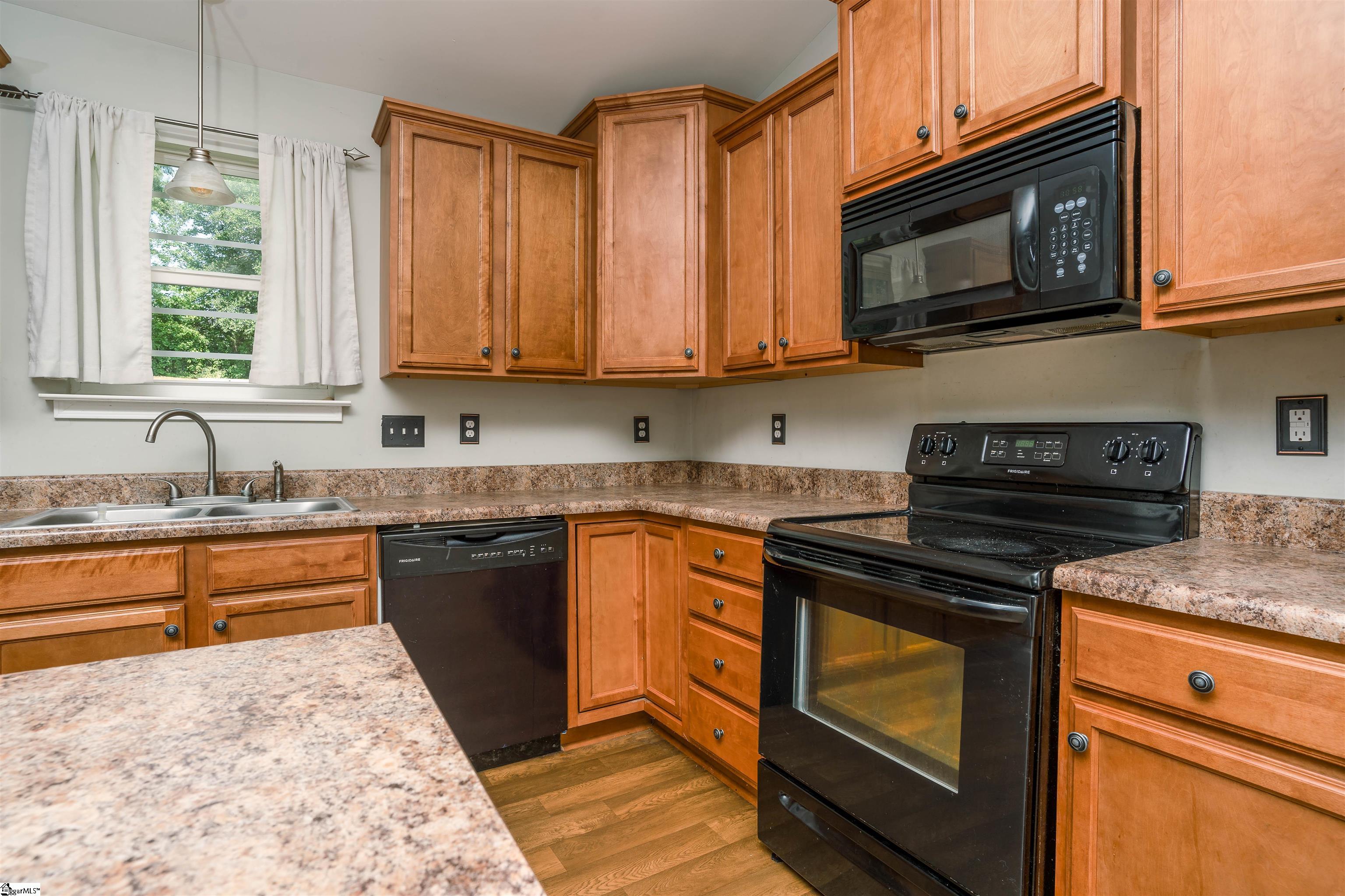 233 Redcoat Court Simpsonville, SC 29680 - Photo 5 of 33