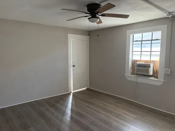 $1,995 | 6139 Belcrest Street, Houston, TX 77033