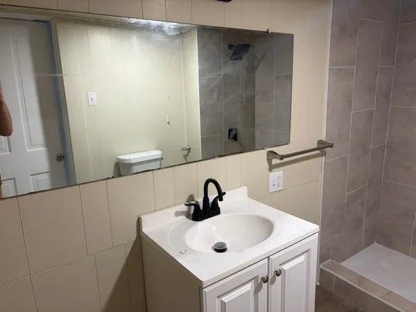 $1,995 | 6139 Belcrest Street, Houston, TX 77033