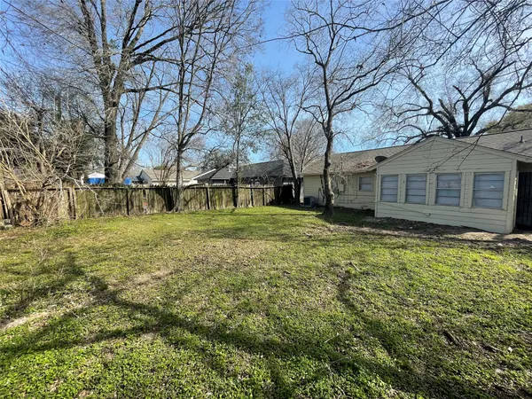 $1,995 | 6139 Belcrest Street, Houston, TX 77033