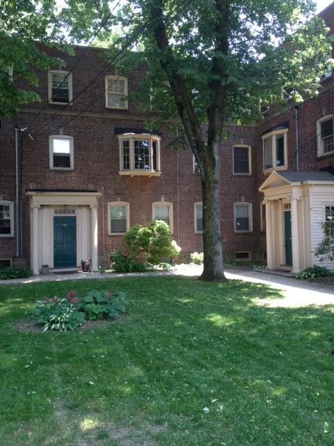 52 Rowsley Street, Unit 1 Bridgeport, CT 06605 - Photo 1 of 1 courtyard entrance area