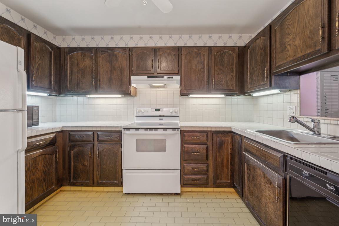 25 Church Road, Unit 150 Maple Shade, NJ 08052 - Photo 14 of 22 a kitchen with a sink and a stove top oven