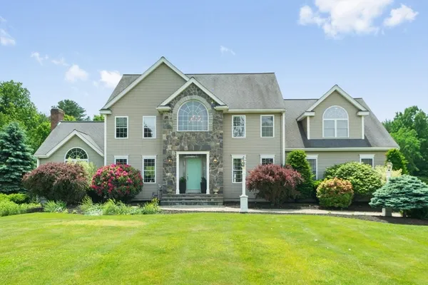 $959,900 | 307 Chestnut Street, Hudson, MA 01749