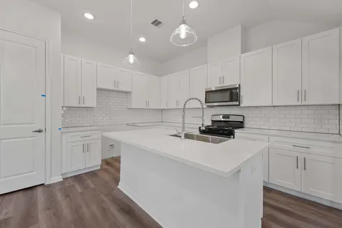 $290,000 | 102 East 44th Street, Unit C, Houston, TX 77018