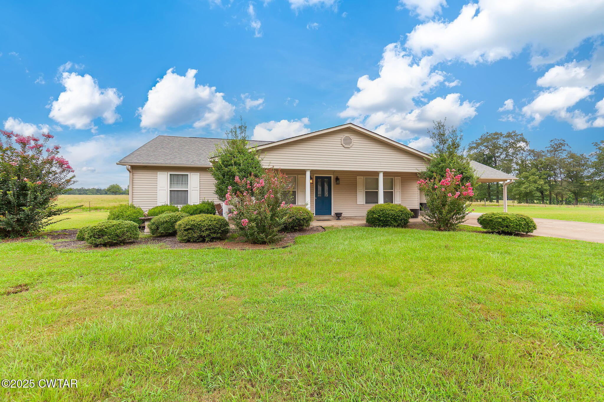 114 Falcon Cove Middleton, TN 38052 - Photo 19 of 24 a front view of a house with garden
