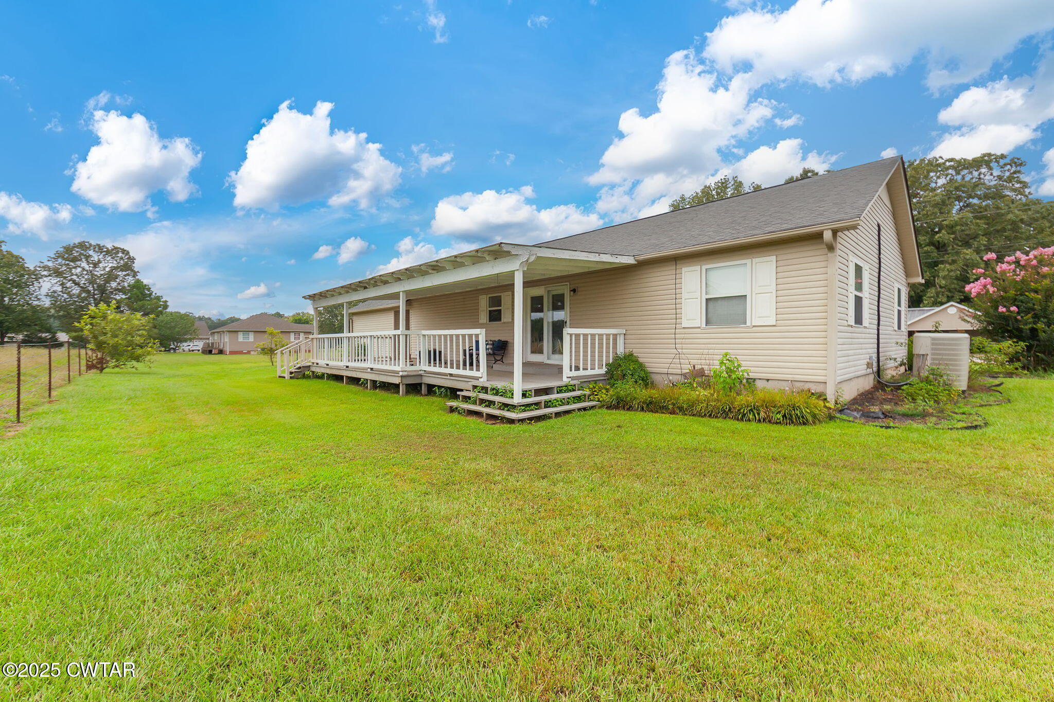 114 Falcon Cove Middleton, TN 38052 - Photo 24 of 24 a front view of house with yard and trees