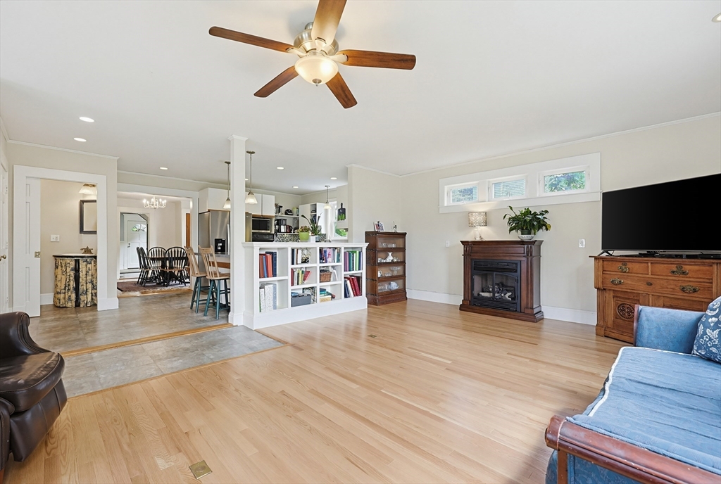 24 Riverside Place Walpole, MA 02081 - Photo 6 of 39
