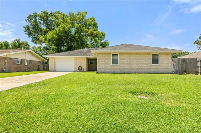 $2,350 | 509 Moncla Avenue, Belle Chasse, LA 70037
