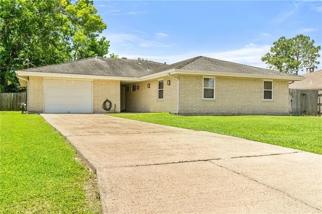 $2,350 | 509 Moncla Avenue, Belle Chasse, LA 70037