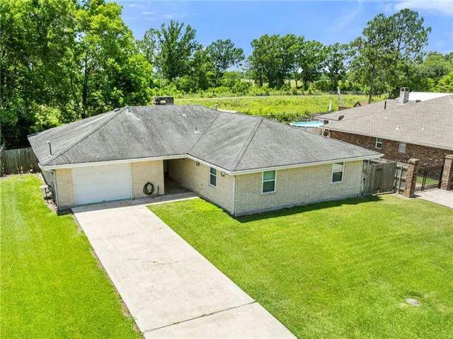 $2,350 | 509 Moncla Avenue, Belle Chasse, LA 70037